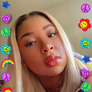 Meet your Posher, Destinee